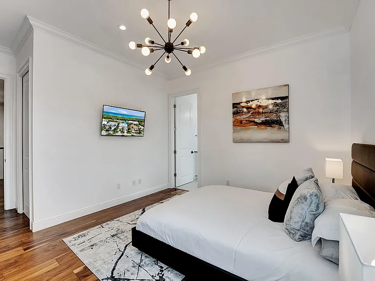 500 NE Wavecrest Way — Photo 50