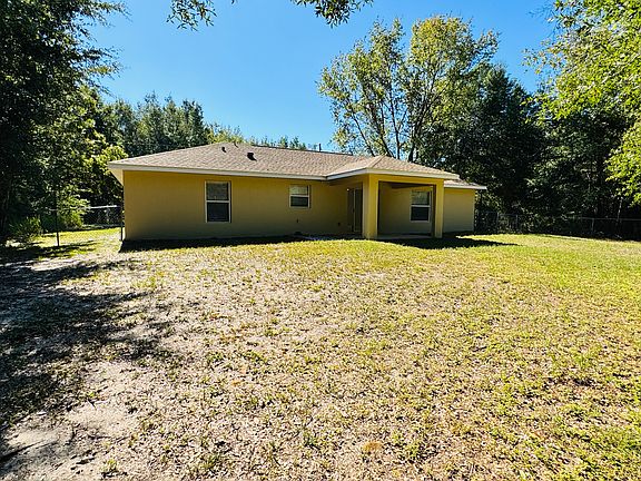 Large Fenced in Backyard, no neighbors on 3 sides! Super Private
