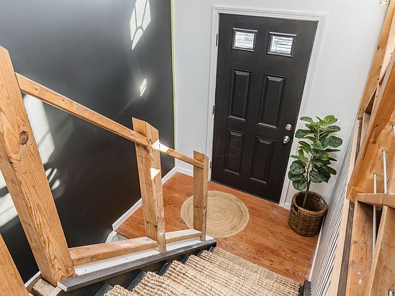 3rd image of 395 Landis Ln