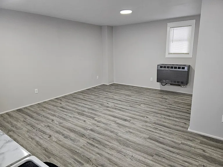 202 S Dryden St #B — Photo 3