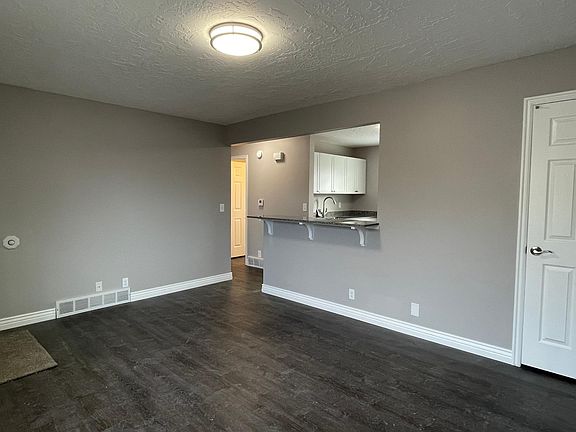 4th image of 1224 W Indiana Ave #B