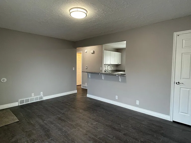1224 W Indiana Ave #B — Photo 4