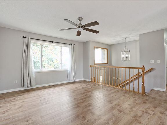 3rd image of 2445 Hillview Dr