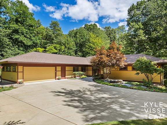 2nd image of 4444 Oak River Dr NE