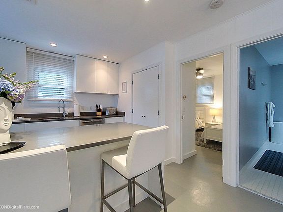 4th image of 101 Briarwood Ave #2