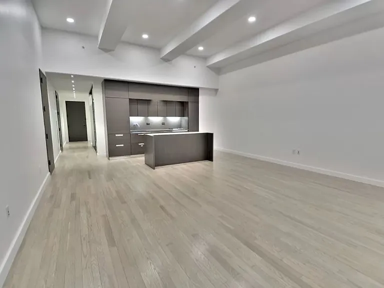 20 Pine St #711 — Photo 3