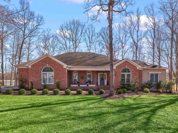 16 Oak Grove Rd, Palmyra, VA 22963