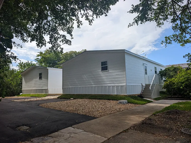 3051 SW 50th St — Photo 30