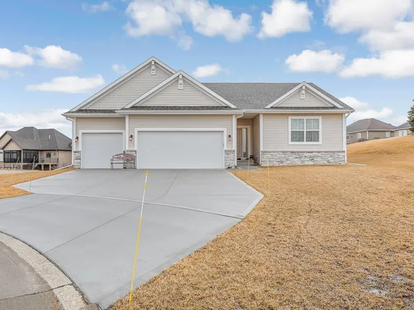 1101 Clearview Cir, Pella, IA 50219