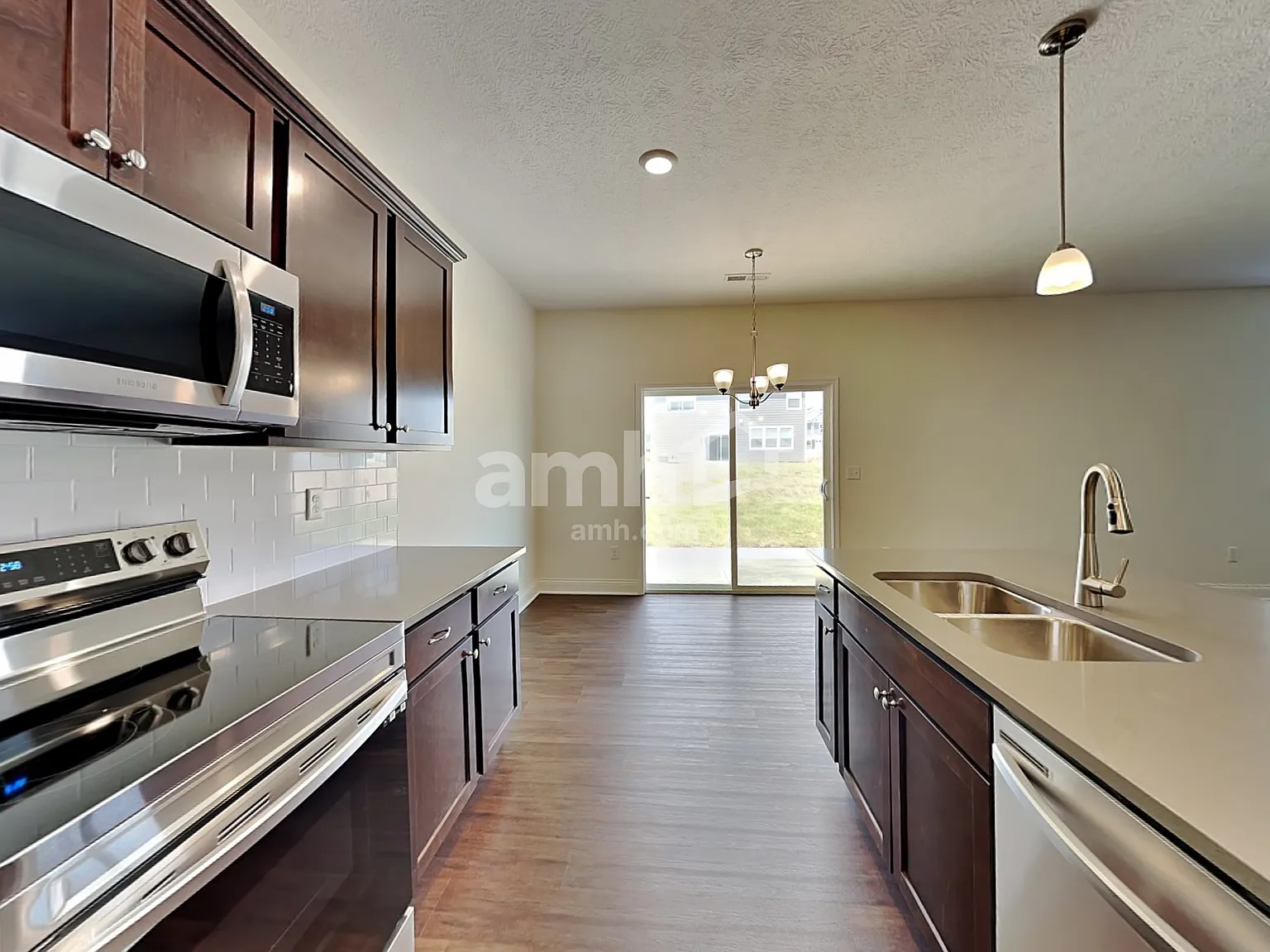 4 bed, 2.5 bath, 2297 sqft, $3,155 — Photo 4
