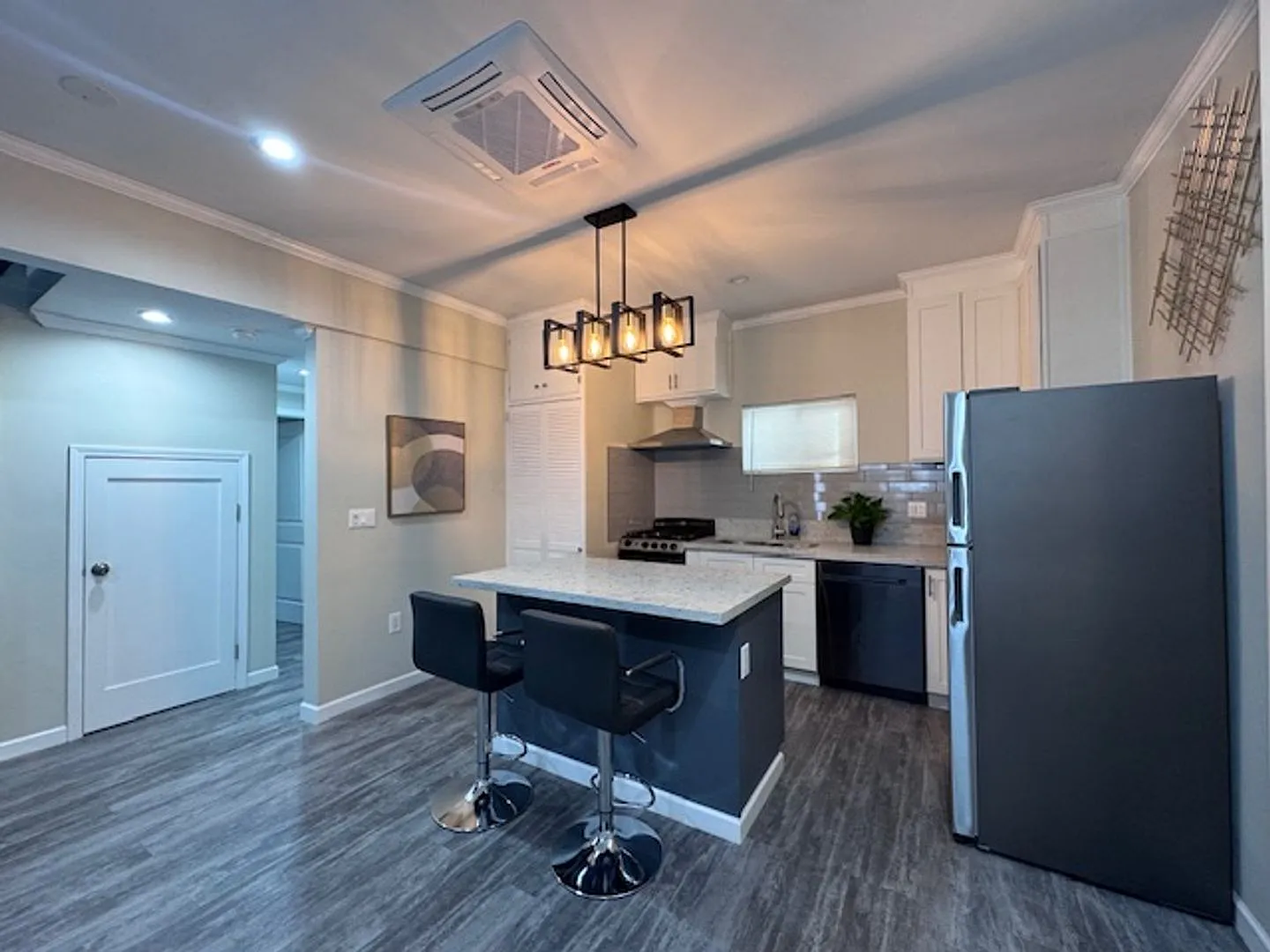 Fully Furnished New ADU 2 Bed, 2 Bath — Photo 2