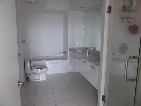 3rd image of 500 Brickell Ave APT 3700