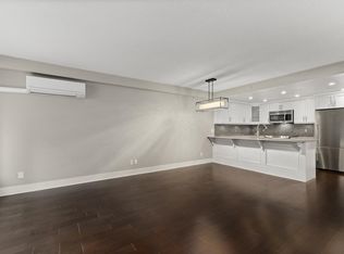 1048 Richards St, Vancouver, BC V6B 3E1