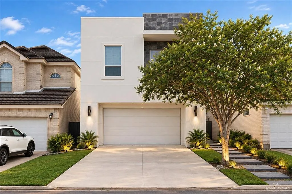 3 bed, 3.0 bath, 2940 sqft, $2,500 — Photo 2