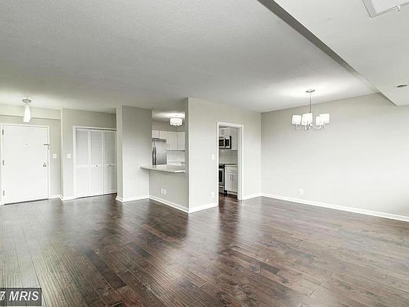 2nd image of 1805 Crystal Dr APT 307S