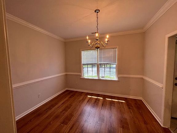 3rd image of 829 Ruffin St