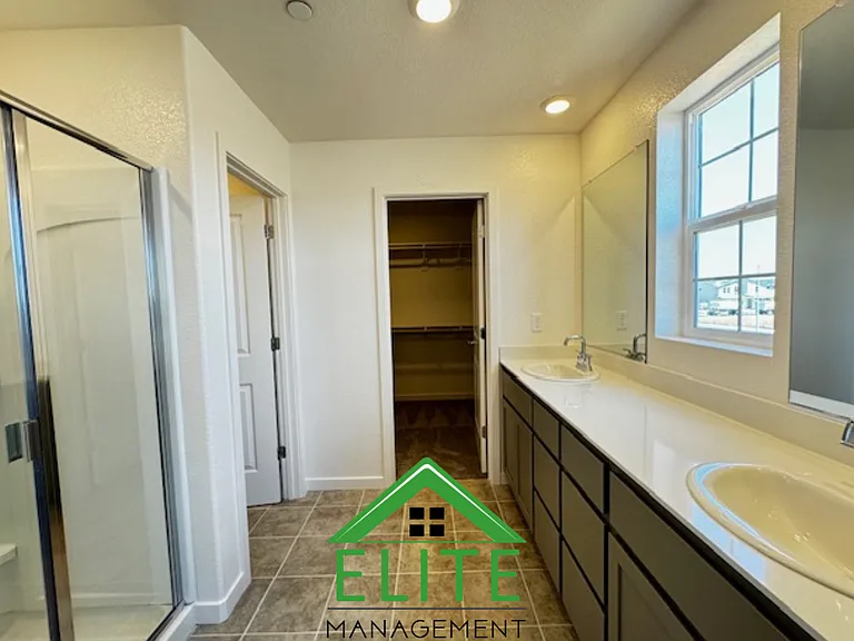 7635 Heatherpace Dr — Photo 17