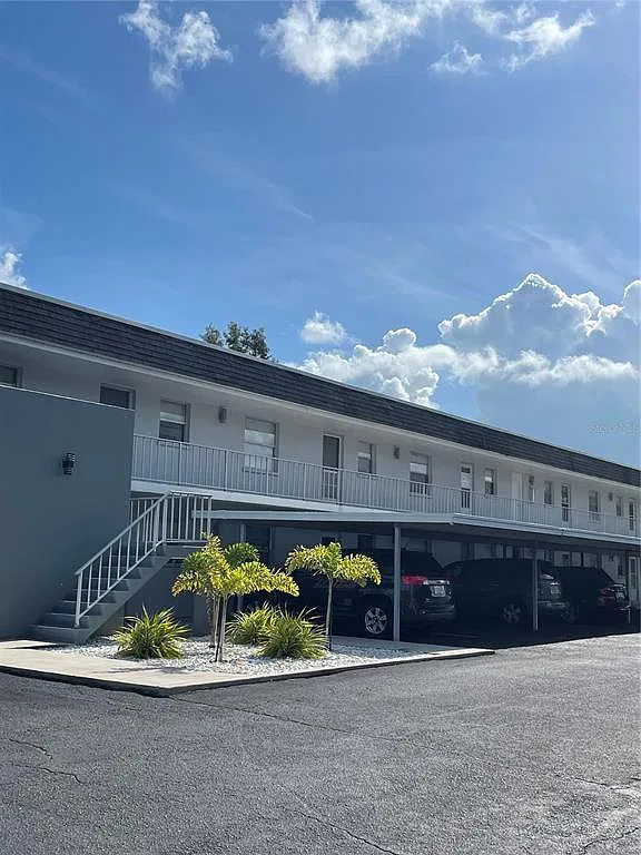2 bed, 1.0 bath, 782 sqft, $1,600 — Photo 2