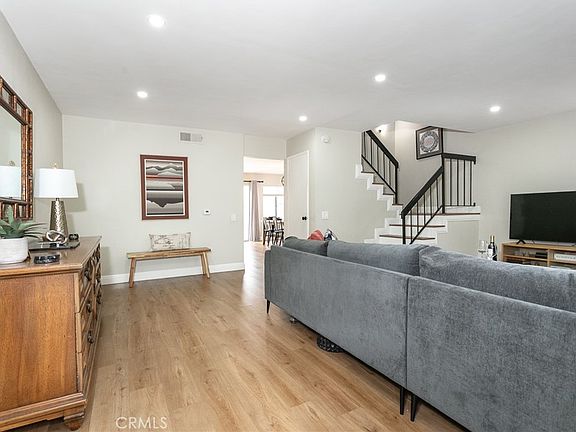 5th image of 20126 Runnymede St Unit 22