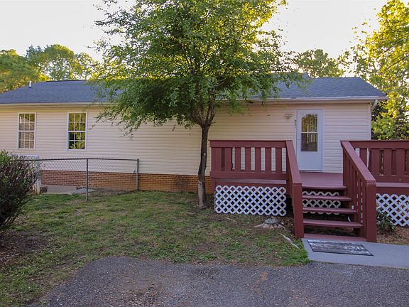 3rd image of 921 Forest Ave