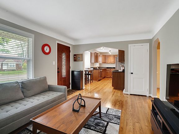 5th image of 1827 Ellwood Ave
