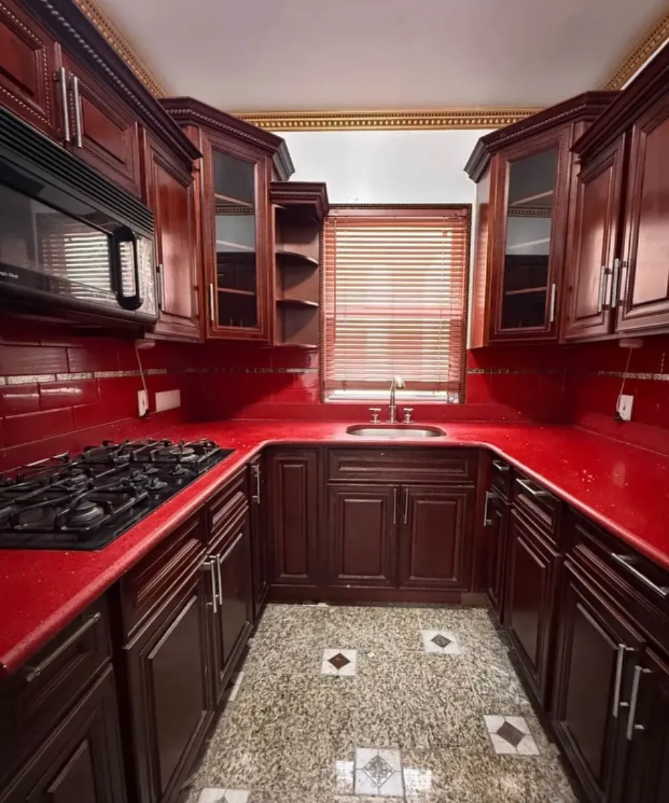 3 bed, 700 sqft, $2,800 — Photo 1