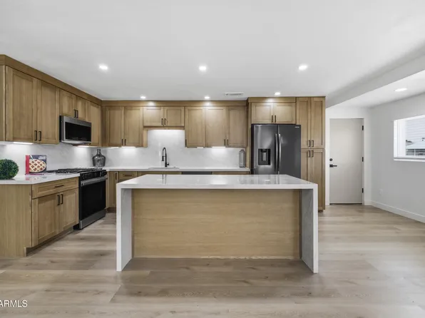 2232 E MITCHELL Drive, Phoenix, AZ 85016