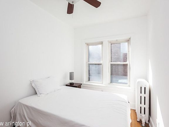 4th image of 611 W Arlington Pl #1712