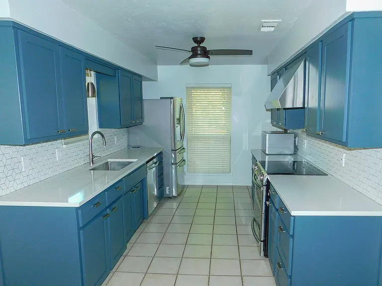 1946 Kensington Dr — Photo 10