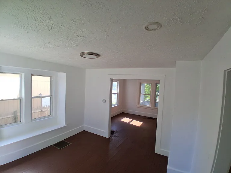 400 Selye Ter — Photo 6