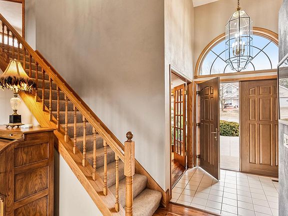 5th image of 560 Russell Drive