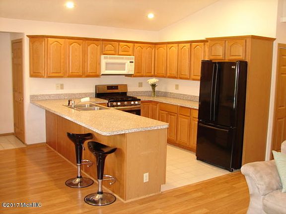 2nd image of 263 Curtis Ave