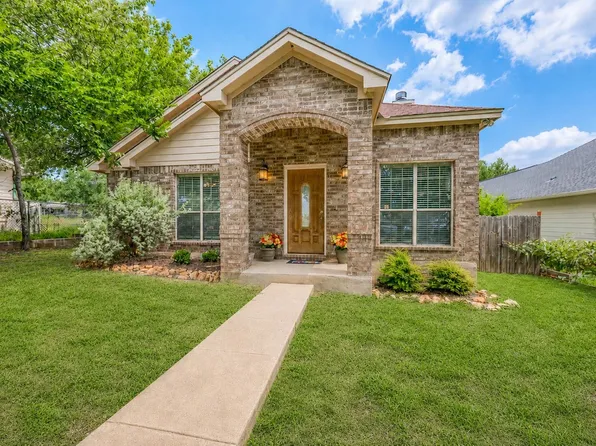 1107 E College Street, Llano, TX 78643