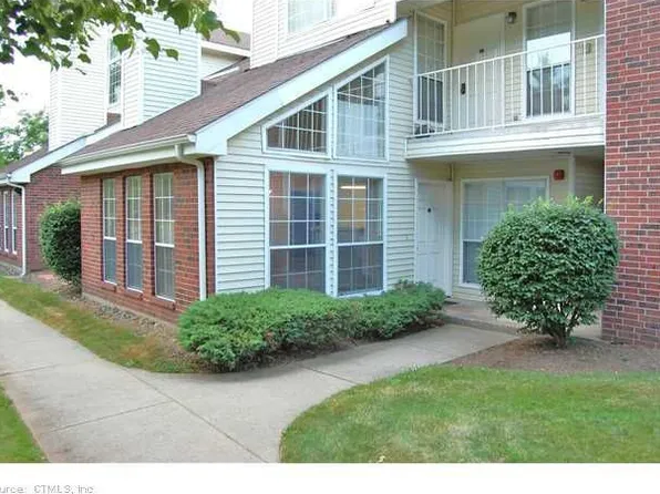 253 Carriage Crossing Ln, Middletown, CT 06457