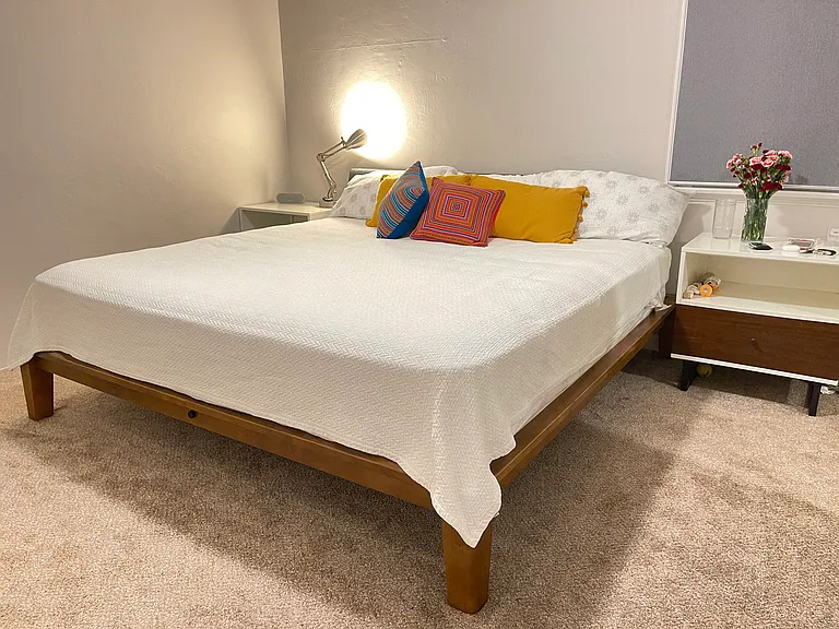 Middle Bedroom (king size bed pictured)