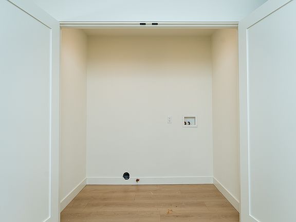 3rd image of 3149 N Naomi St