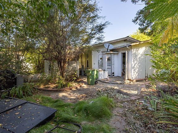 5th image of 311 Bluebird Ln