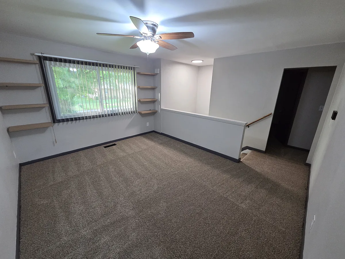 Building Photo - 146 Upper Hillside Dr
