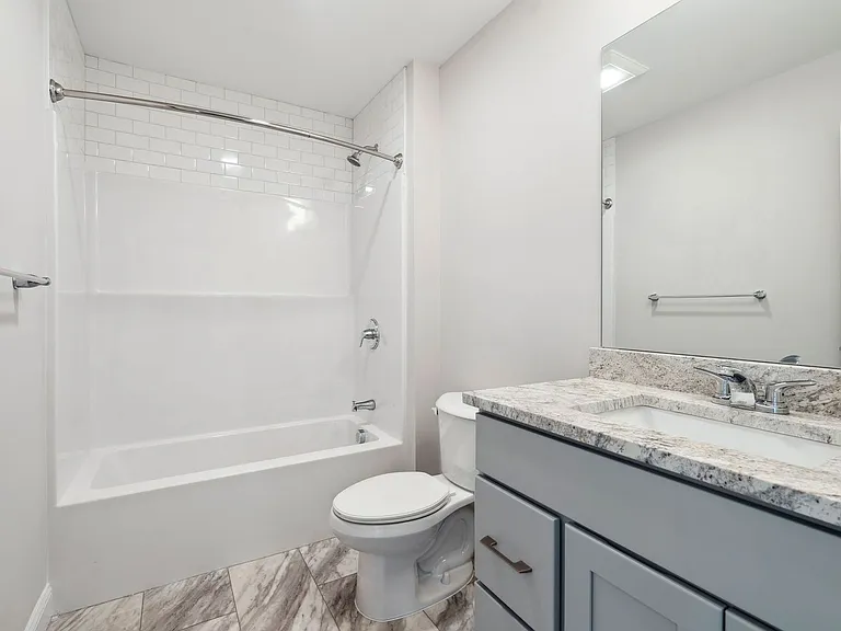 Bayberry Commons- 3 Bedroom 2.5 Bath Townhomes with 2 Car Garage — Photo 51
