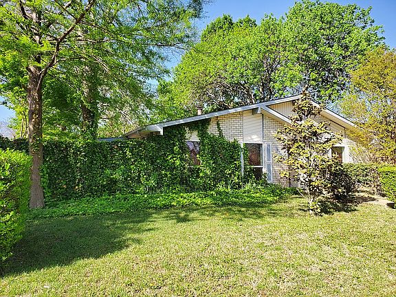 2nd image of 2705 Madrid Dr