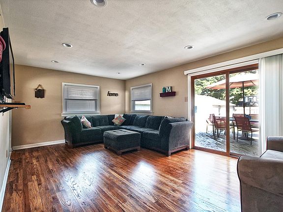 3rd image of 1420 Bower St