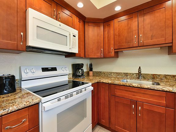 5th image of 3445 Lower Honoapiilani Rd #450