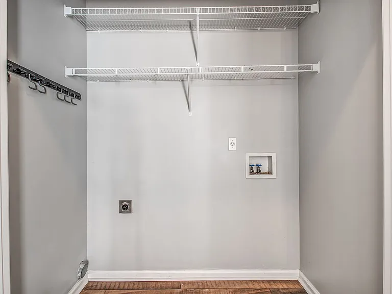 9461 Hickory Dr — Photo 23
