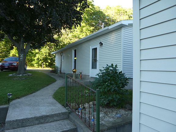 3rd image of 2817 Lakewood Dr