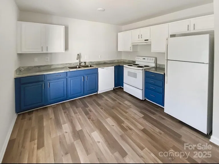 2118 Augusta St — Photo 8