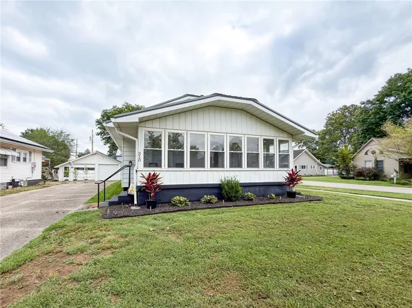 310 S Pike St, Palestine, IL 62451
