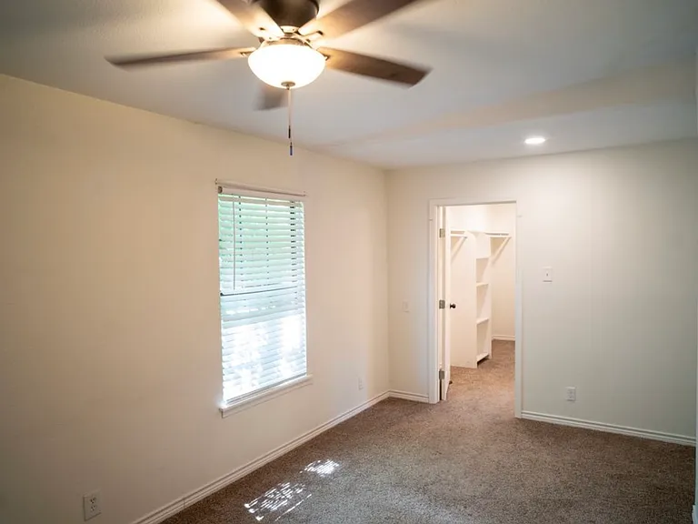 618 Millwood Ln — Photo 6
