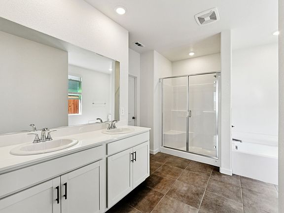 NCA_Vernon_5013_Bathroom_1276_BastionAve_3.jpg