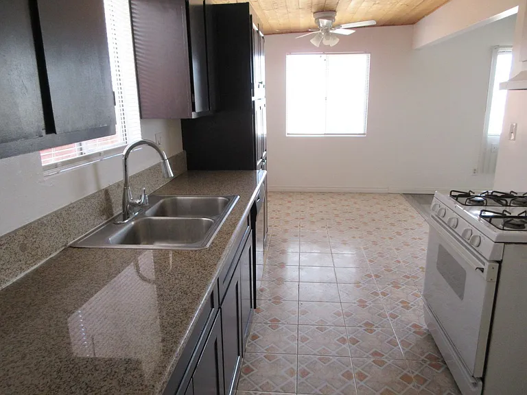 219 W Robertson Rd — Photo 5