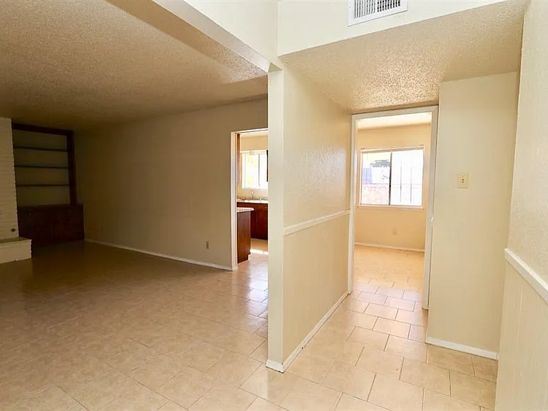 6925 Escondido Dr #B — Photo 8